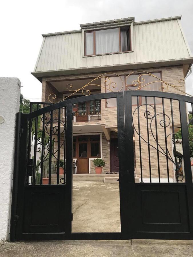 Lela'S Guest House Μπατούμι Εξωτερικό φωτογραφία